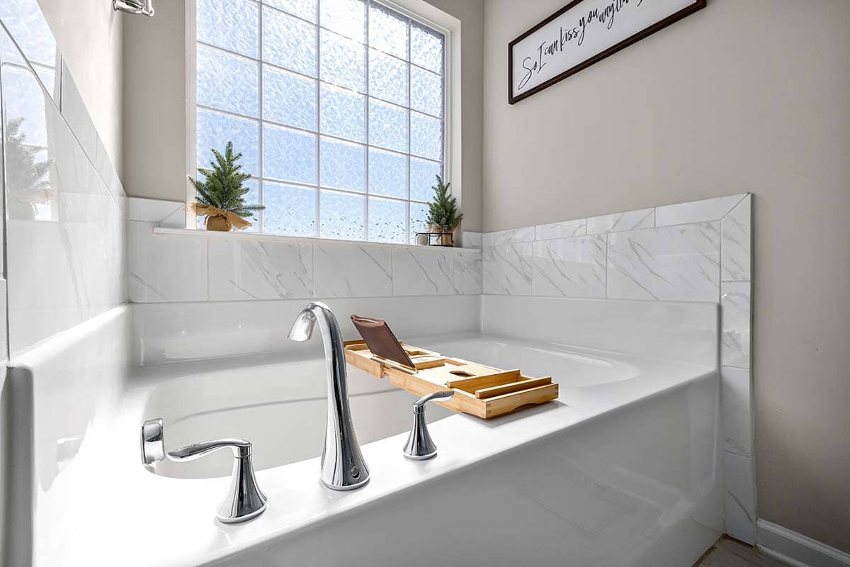 04-main-bathroom Main Bathroom